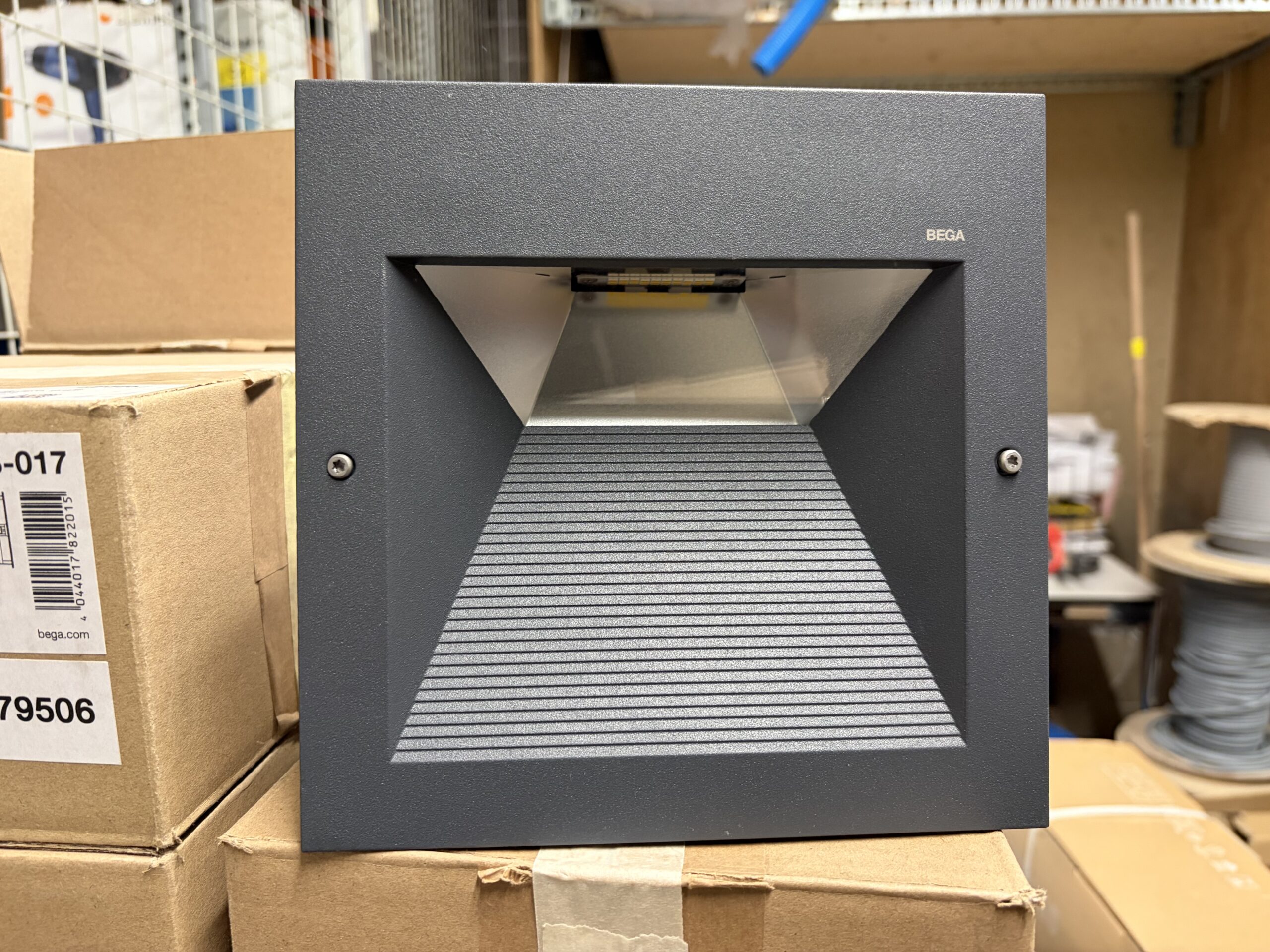 BEGA Wand- und Deckeneinbauleuchte, grafit