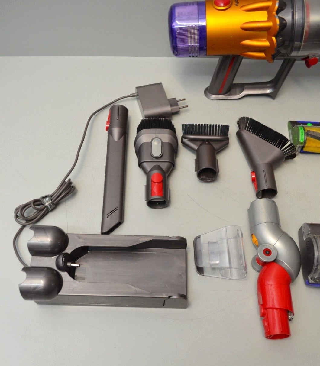 Dyson V12 Detect Slim Akku-Staubsauger – Gelb/Eisenfarben